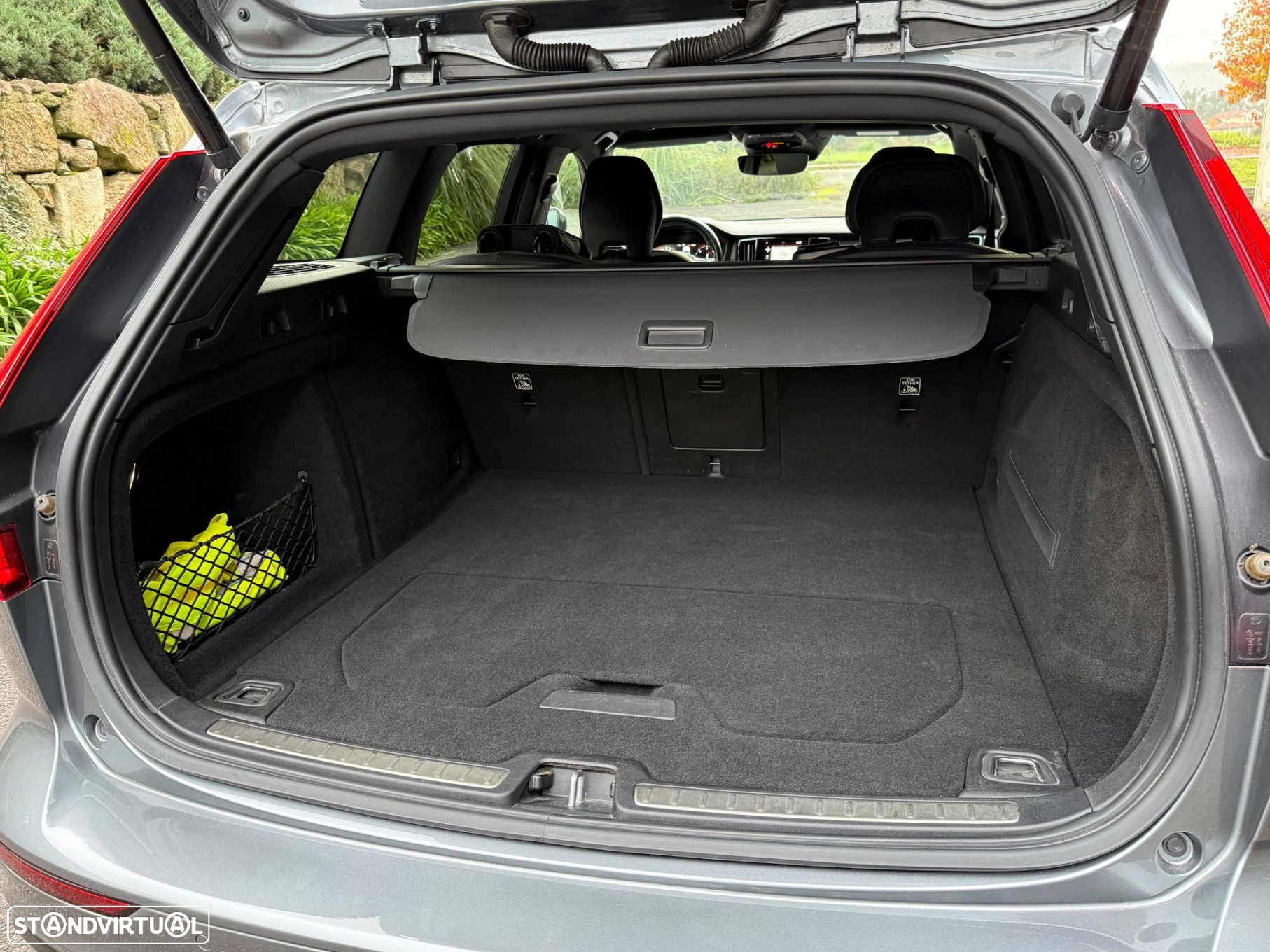 Volvo V60 2.0 D4 R-Design Geartronic - 22