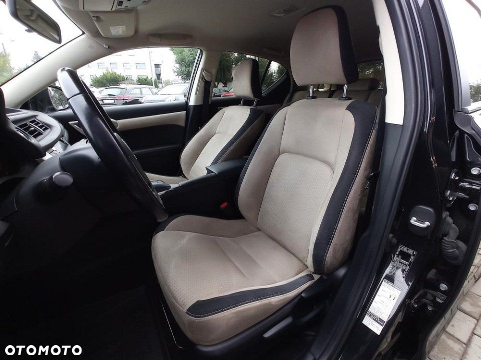 Lexus CT - 11