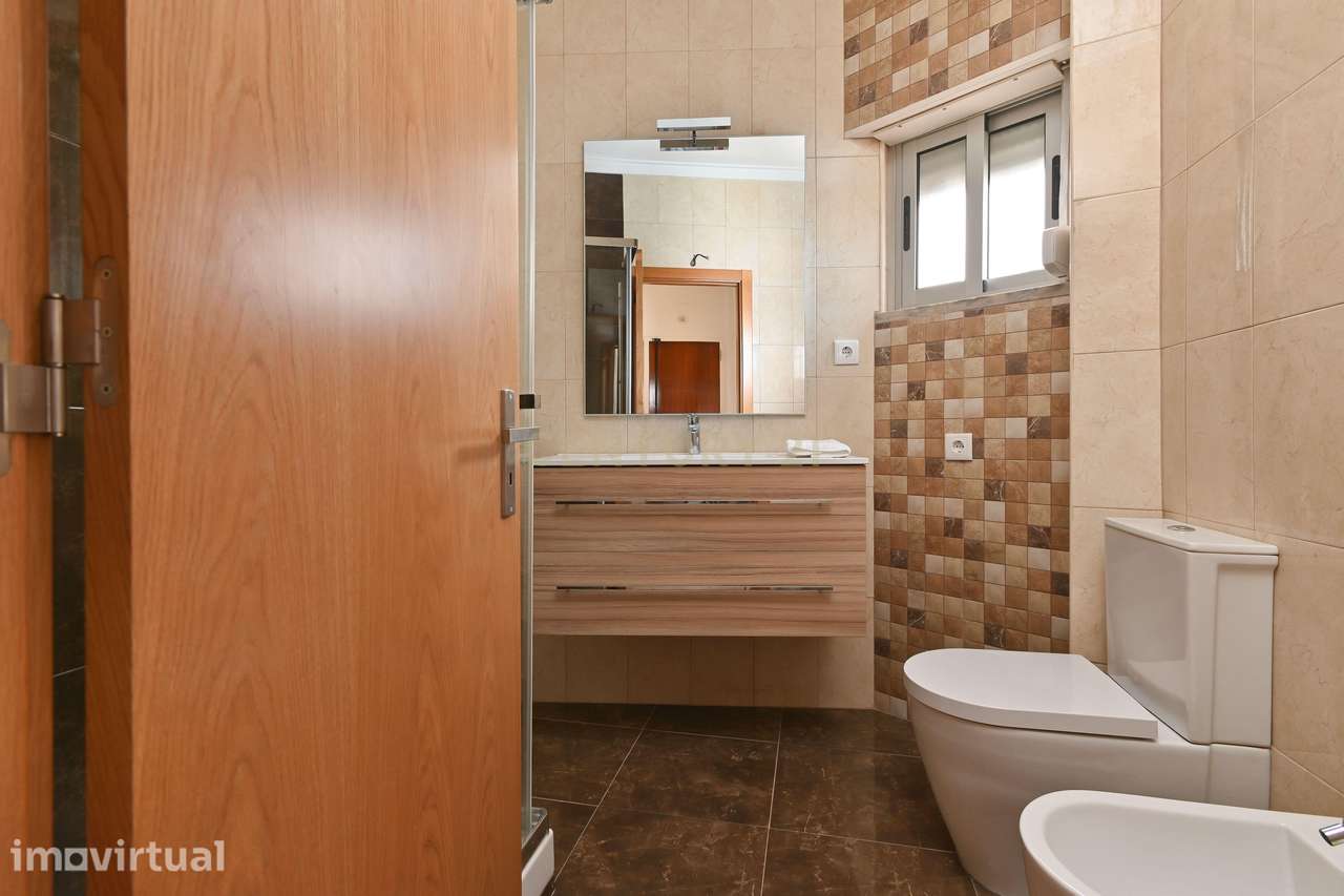 Apartamento T2 para venda em Mem Martins - Grande imagem: 2/23