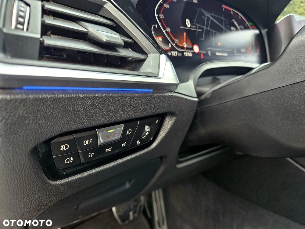 BMW Seria 3 330i xDrive M Sport - 14