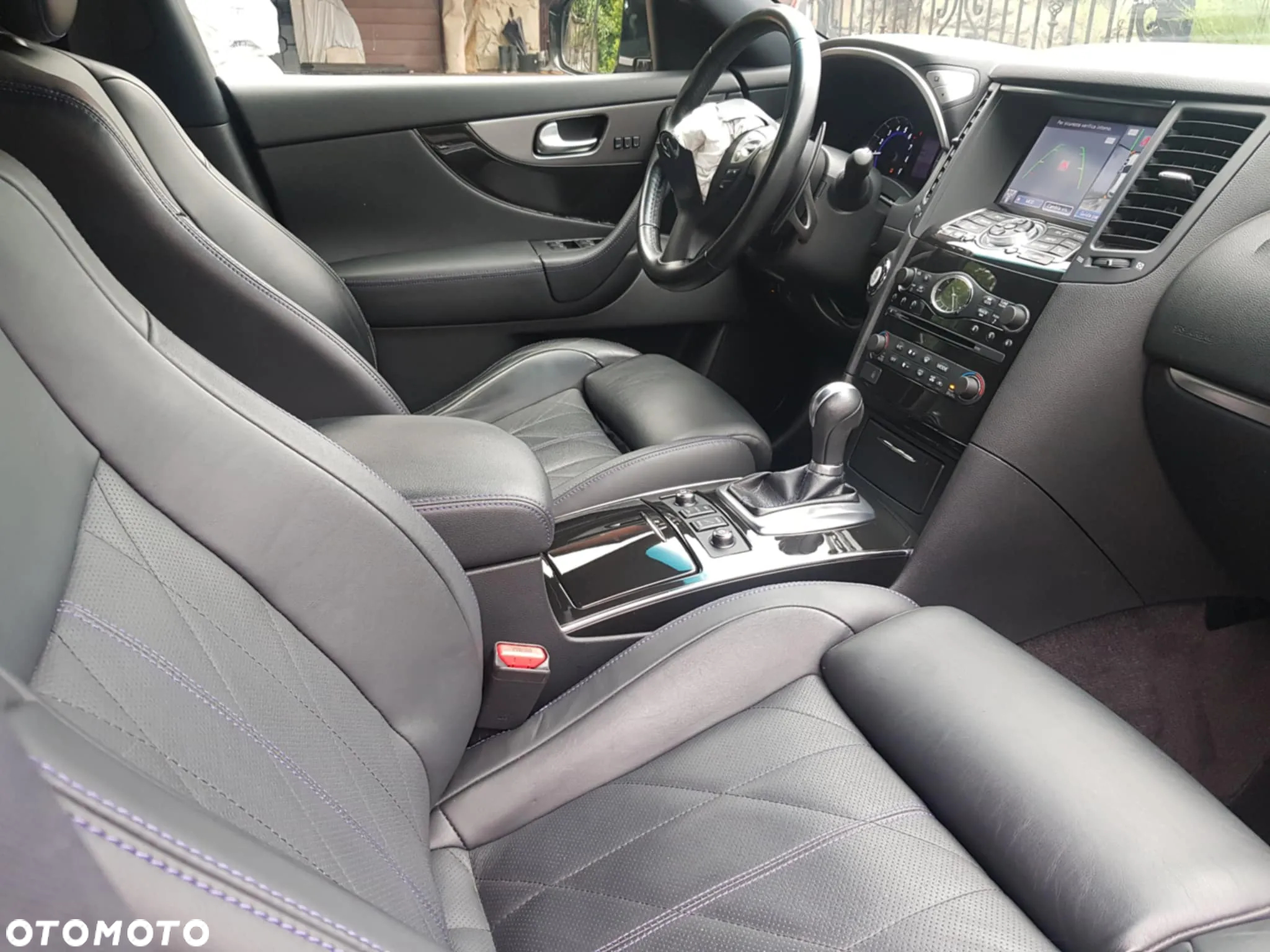 Infiniti QX70 - 14