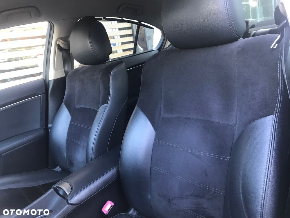 Toyota Avensis 1.8 Premium - 24
