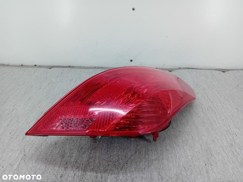 LAMPA TYLNA PRAWA PEUGEOT 308 I 9680425680 HATCHBACK - 1