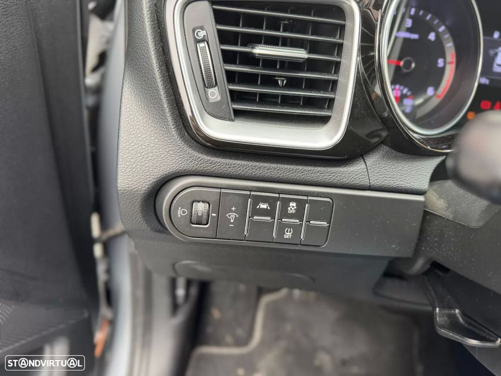 Kia Ceed SW 1.6 CRDi MHEV Drive+SRF - 11