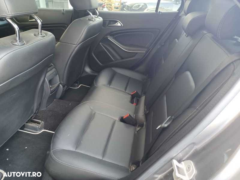 Mercedes-Benz GLA 220 d 4Matic 7G-DCT - 5