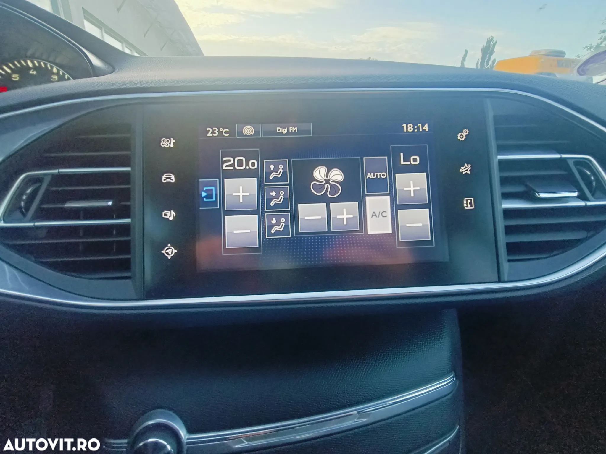 Peugeot 308 1.2 L PureTech Turbo Allure - 13