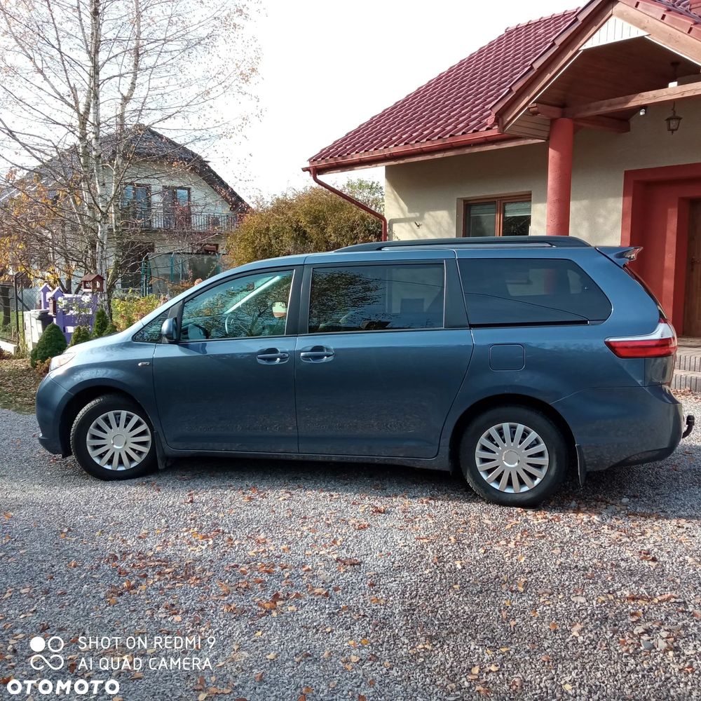Toyota Sienna - 4