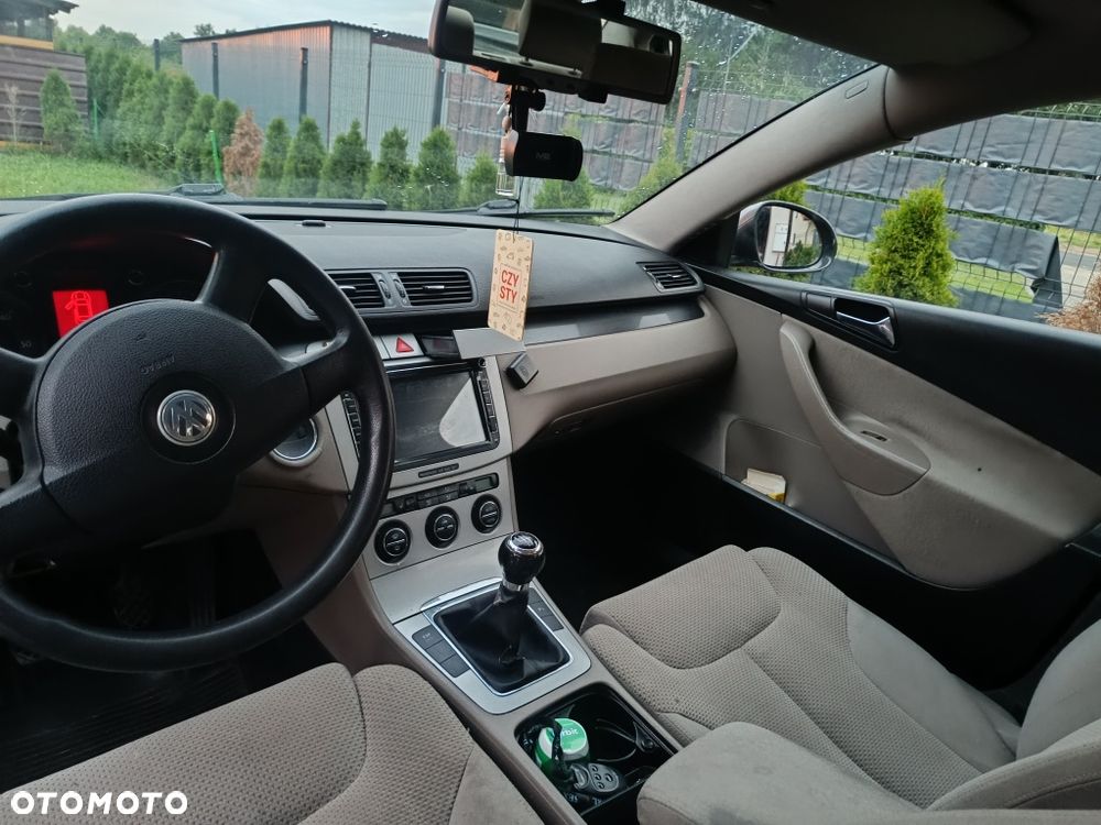 Volkswagen Passat - 4