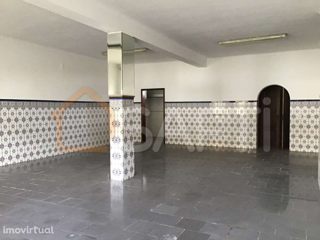 Arrenda-se Espaço Comercial (98m2 a 310m2), na Bela e Simpática Ald... - Grande imagem: 3/19