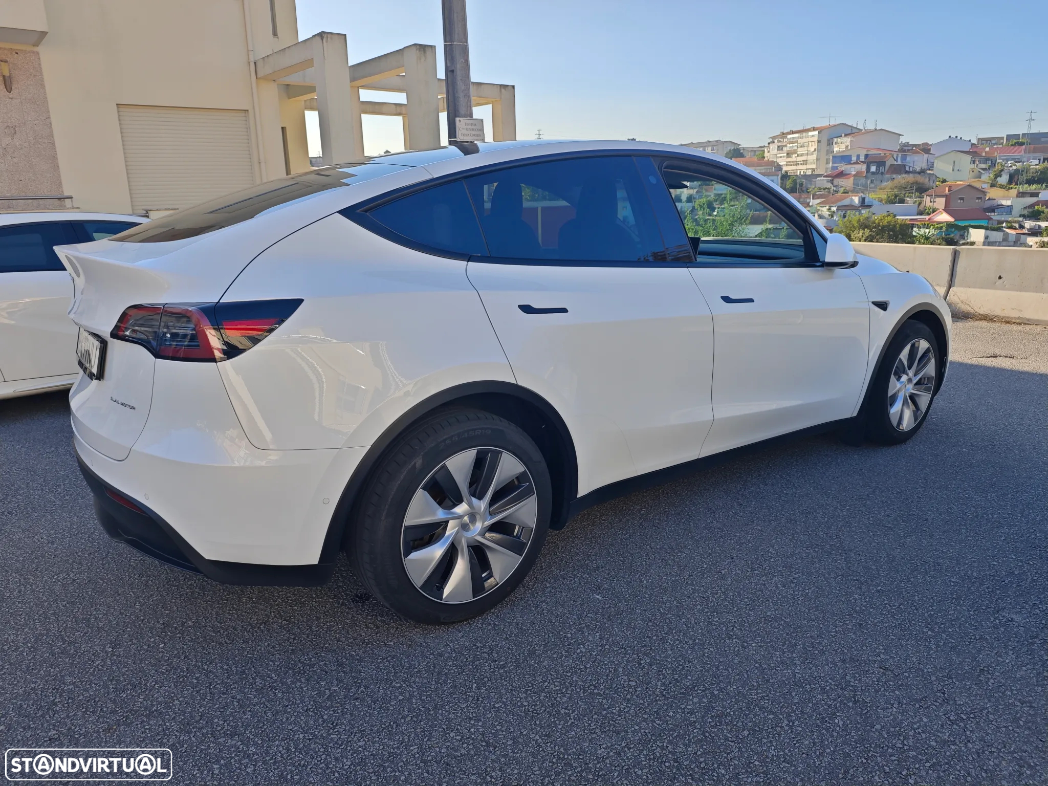 Tesla Model Y Long Range Dual Motor AWD - 7