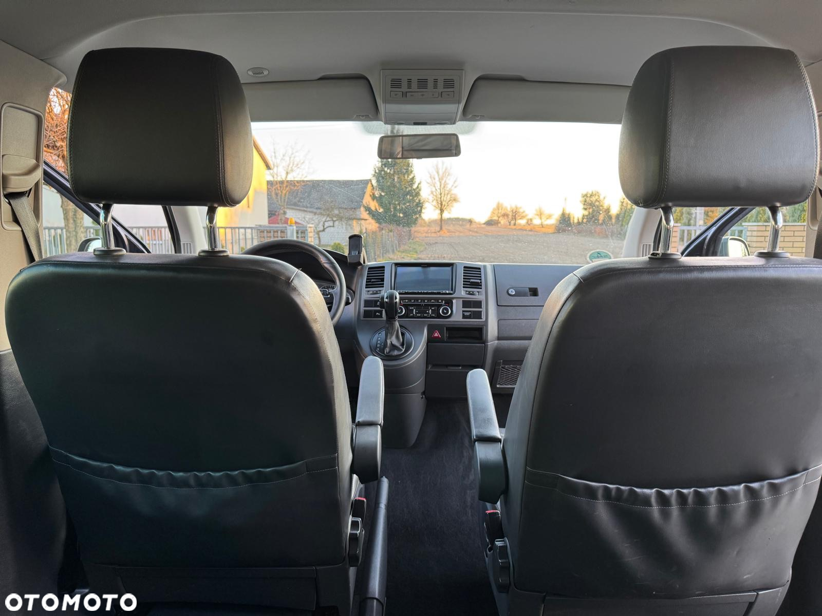 Volkswagen Caravelle - 23
