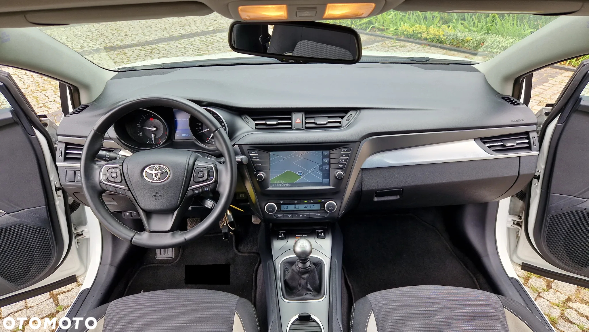 Toyota Avensis 2.0 D-4D Premium - 14