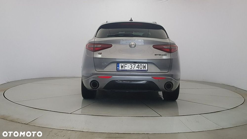 Alfa Romeo Stelvio - 6