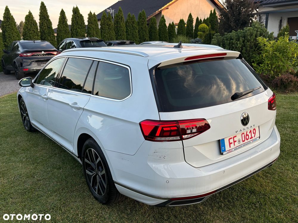 Volkswagen Passat Variant 2.0 TDI EVO Elegance DSG - 12