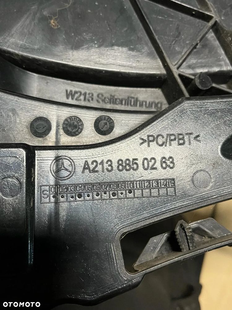 Ślizg zderzaka tylny prawy A2138850263 Mercedes E Klasa W213 - 2