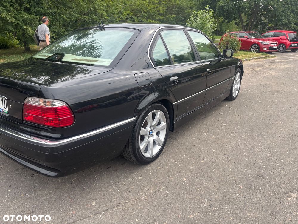 BMW Seria 7 735i - 5