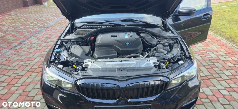 BMW Seria 3 330e M Sport - 22
