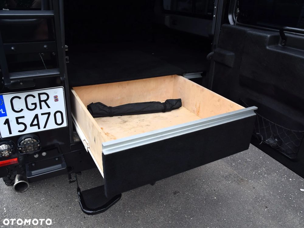 Land Rover Defender - 27