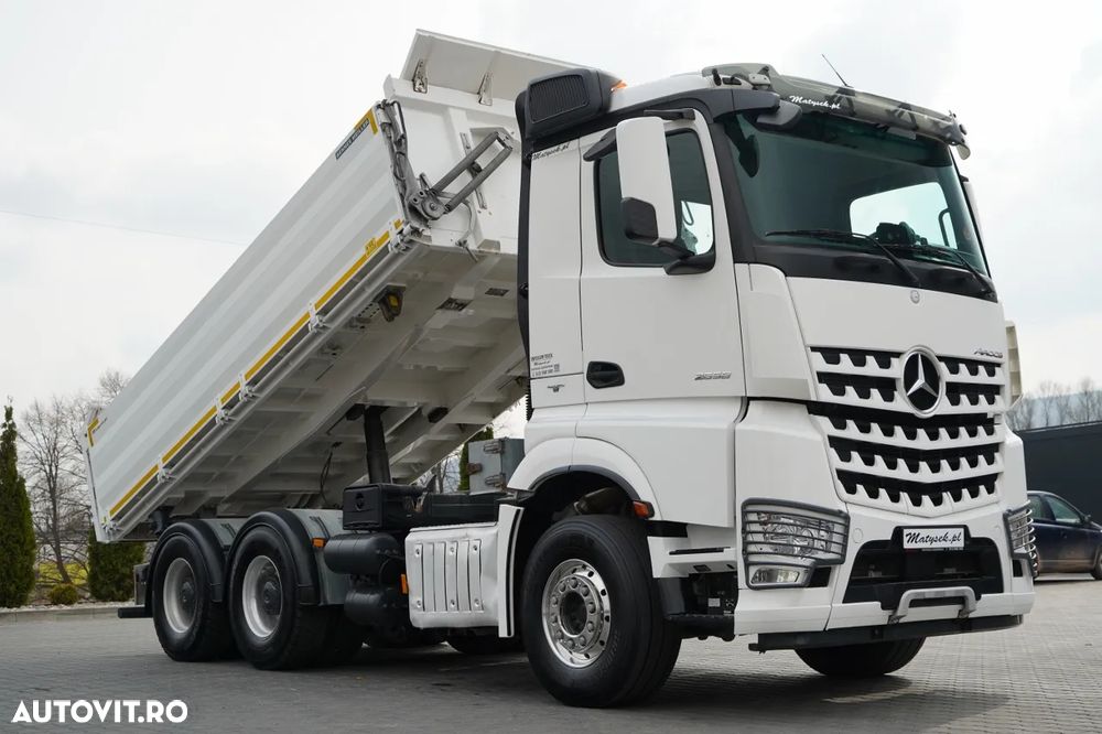 Mercedes-Benz AROCS 2658 / BASCULATOR 3 LATE / SARCINĂ UTILĂ 14 TONE / JANTE DIN ALIAJ / EURO 6 - 7
