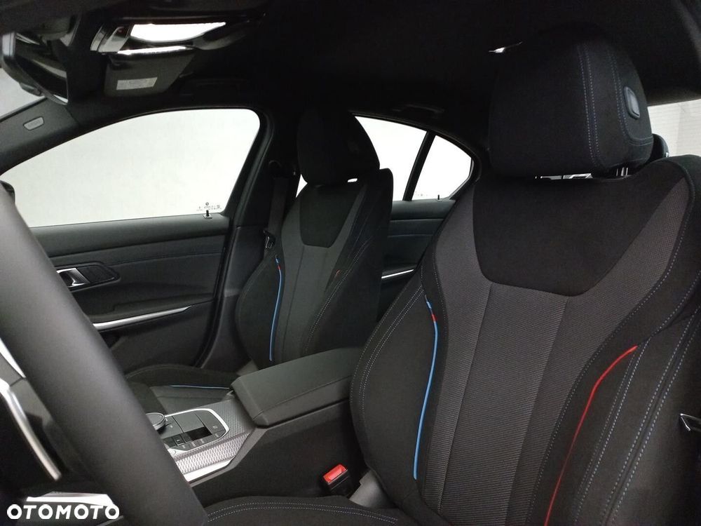 BMW Seria 3 318i M Sport - 13