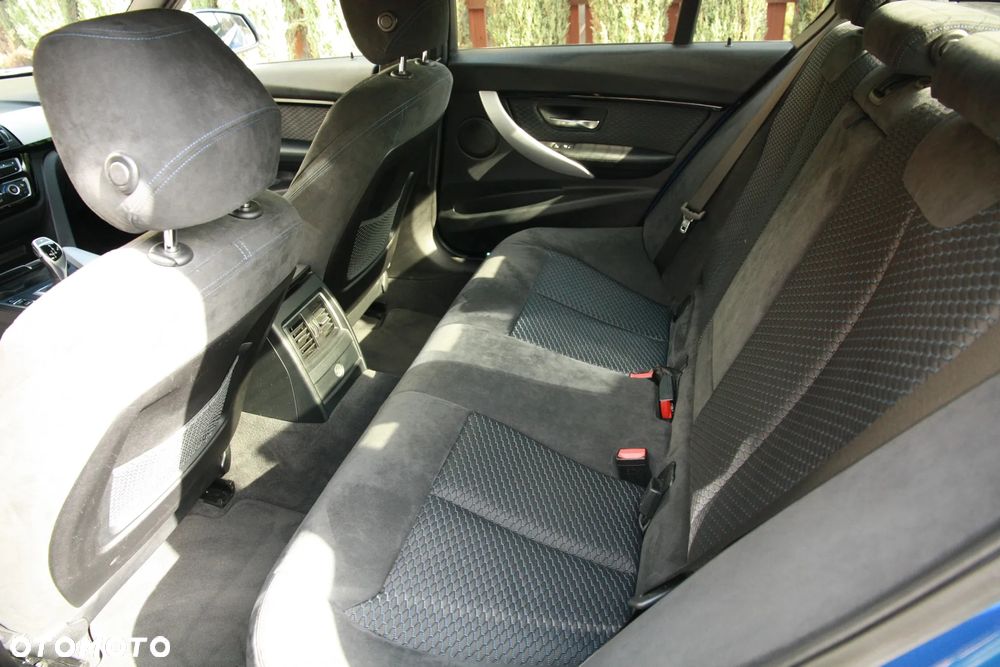 BMW Seria 3 320d xDrive - 7