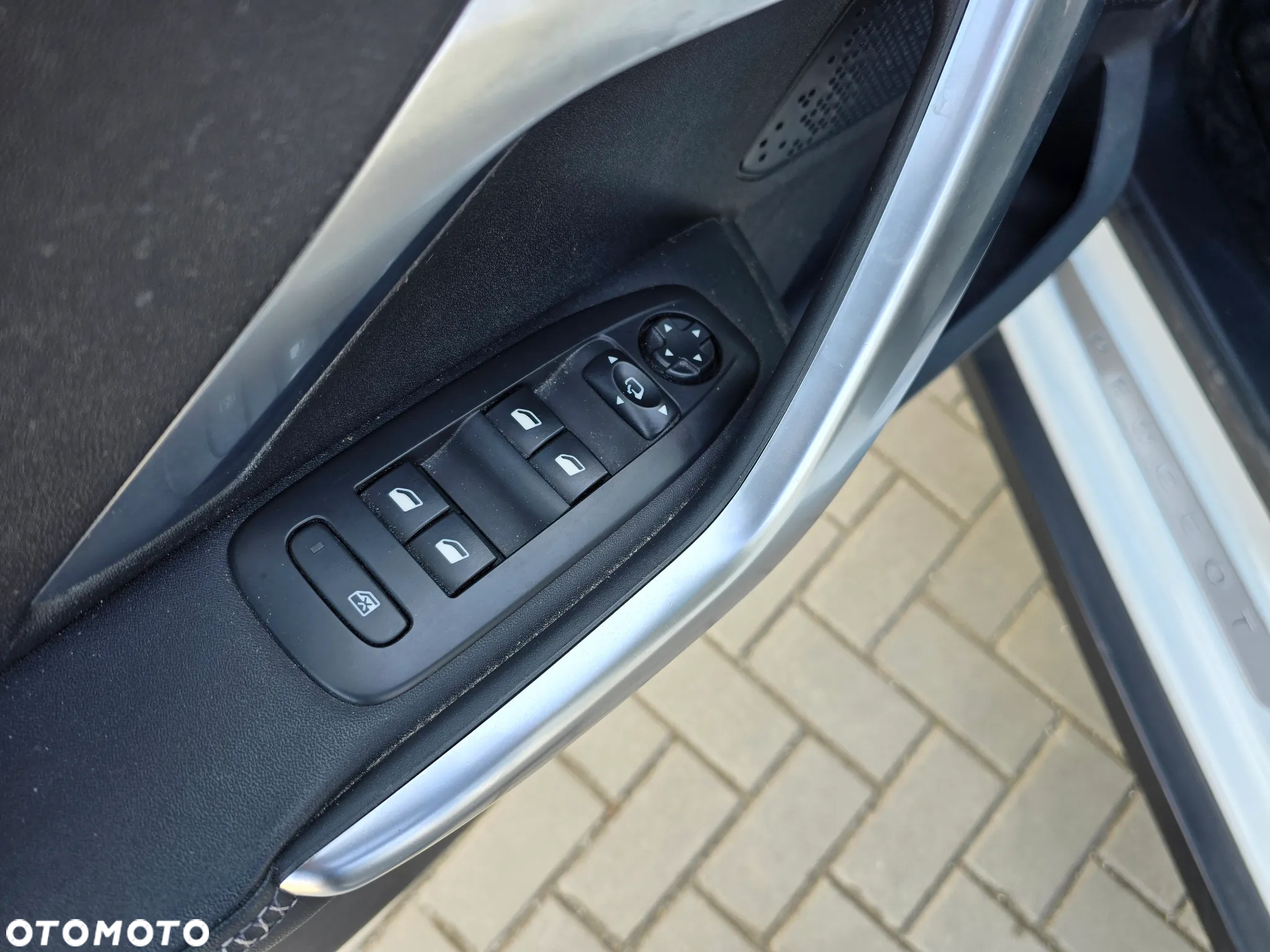 Peugeot 2008 - 25