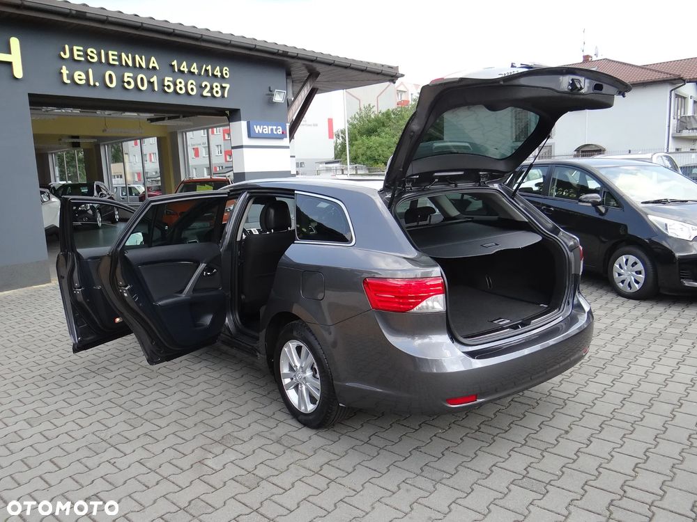 Toyota Avensis Touring Sports 1.8 Executive - 17