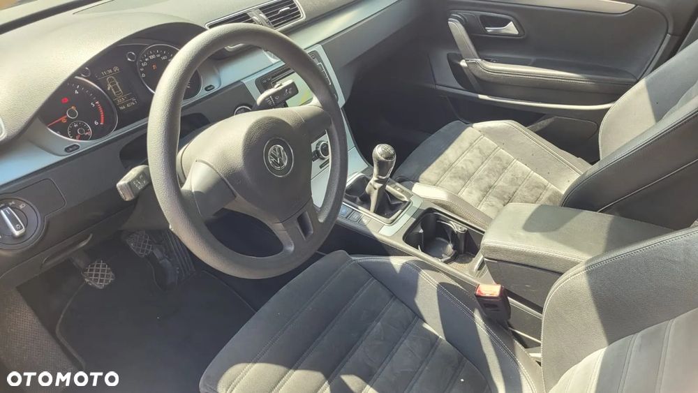 Volkswagen Passat CC - 11