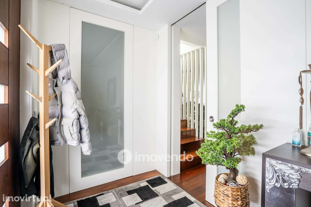 Moradia T4 de luxo, com piscina salinizada e aquecida, na Madalena - Grande imagem: 3/60