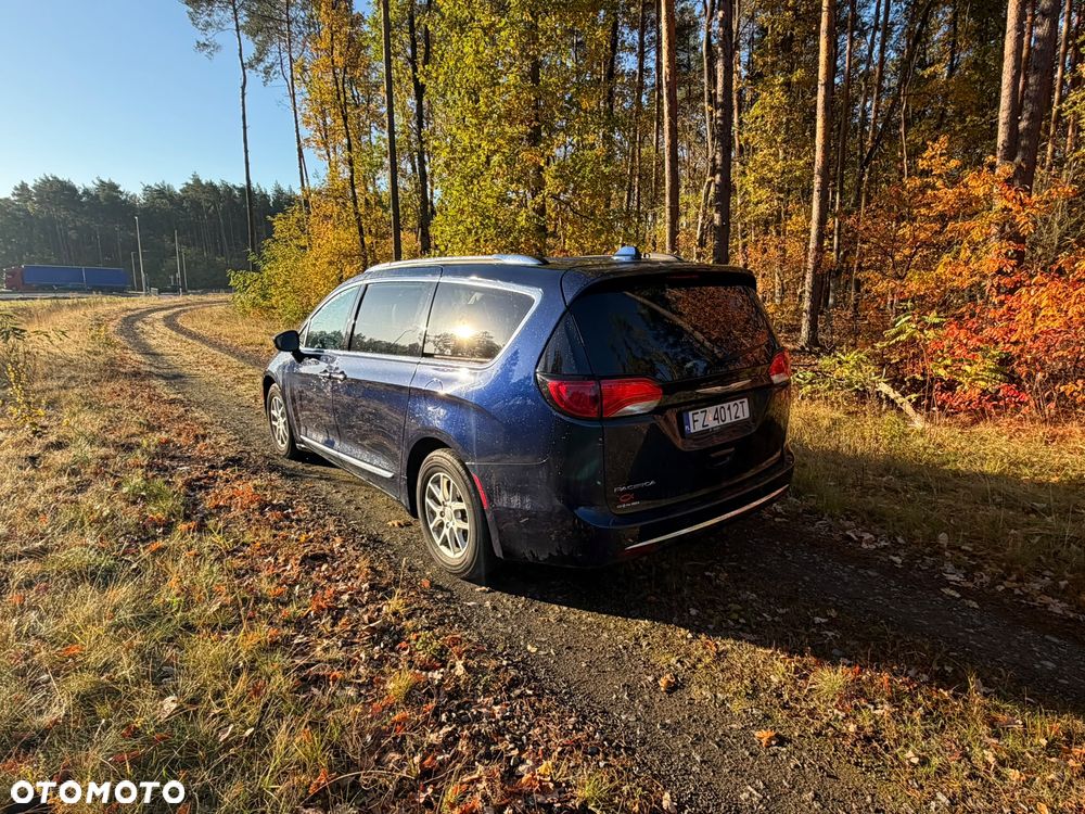 Chrysler Pacifica - 2