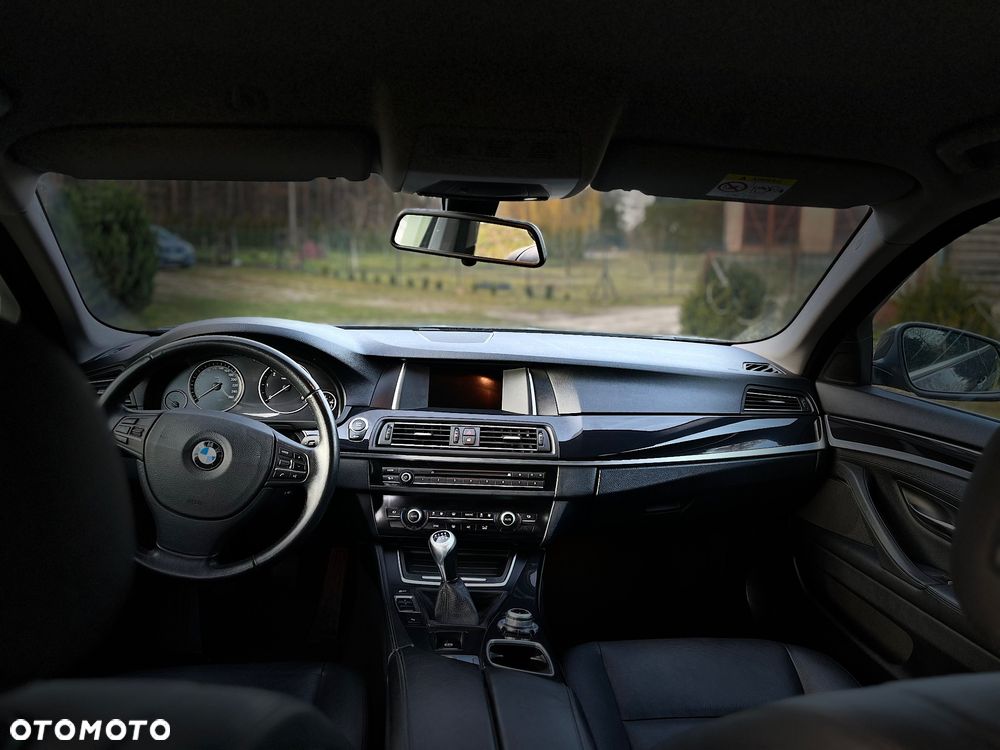 BMW Seria 5 525d - 17