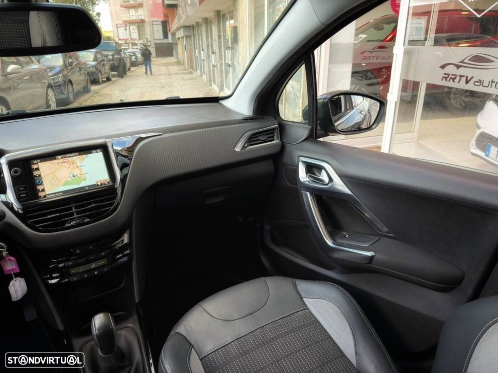 Peugeot 2008 1.2 PureTech Allure - 15