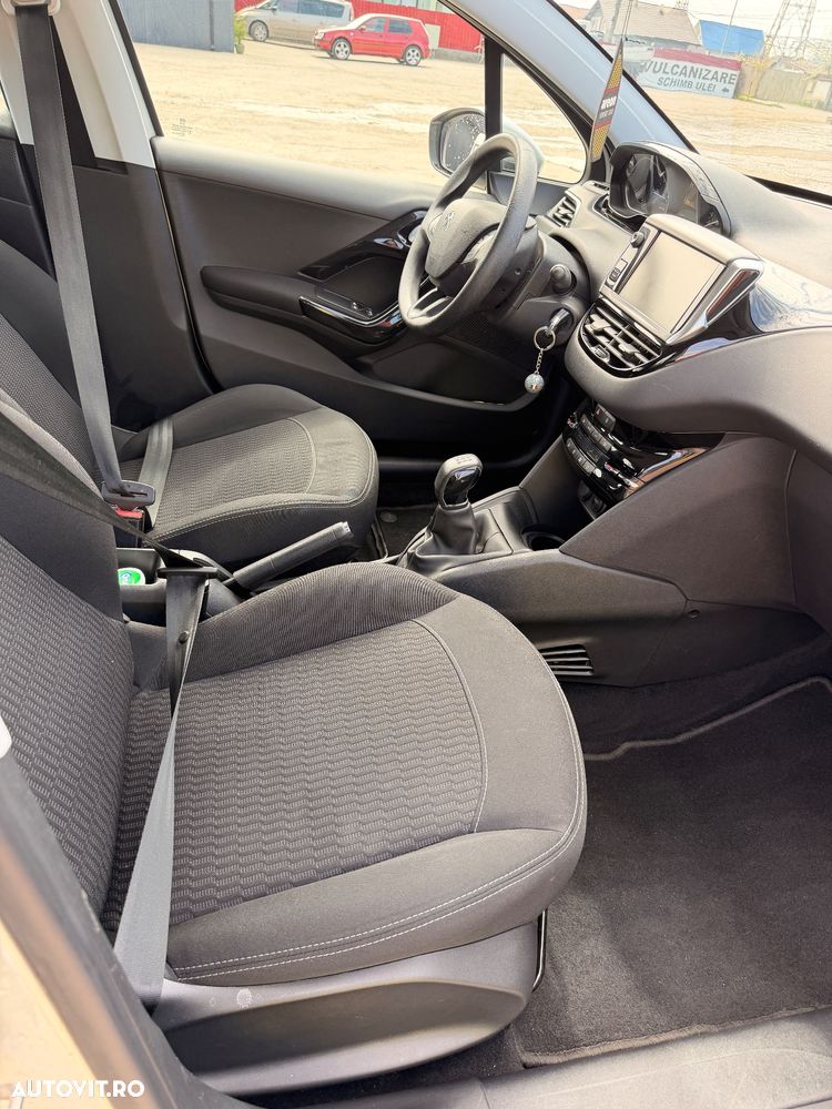 Peugeot 208 82 PureTech Style - 4