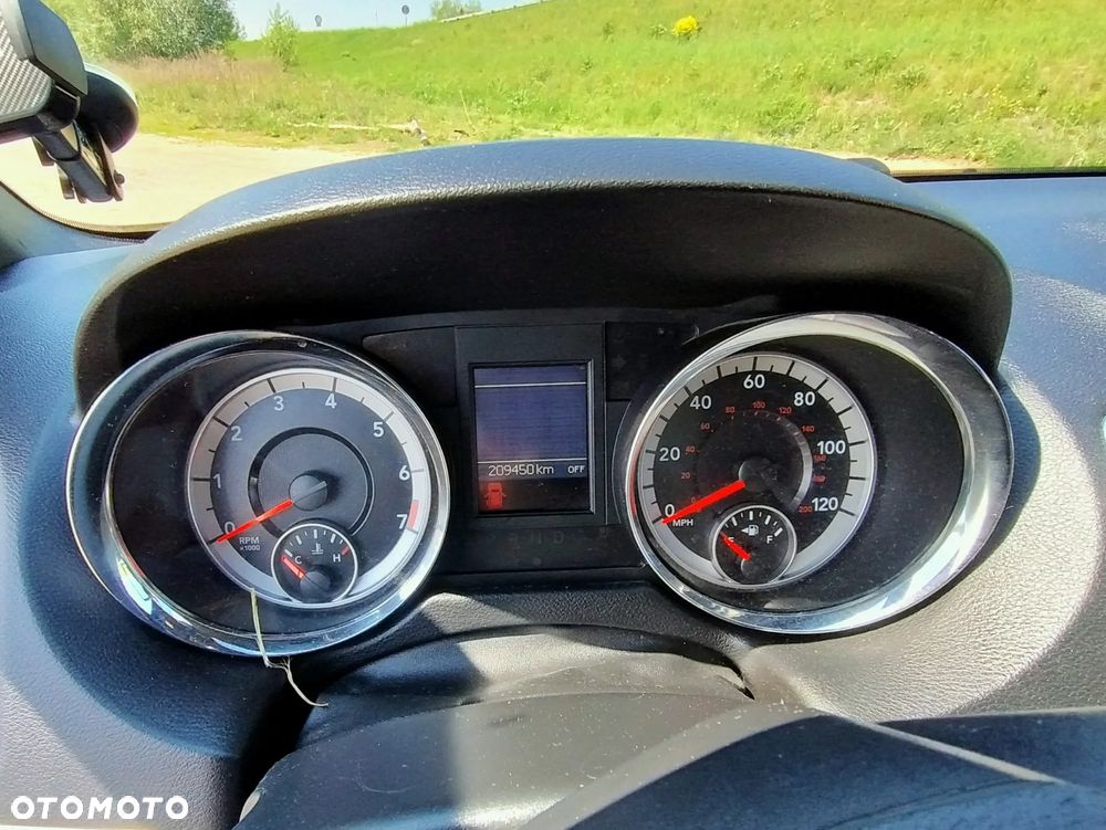Dodge Grand Caravan - 8