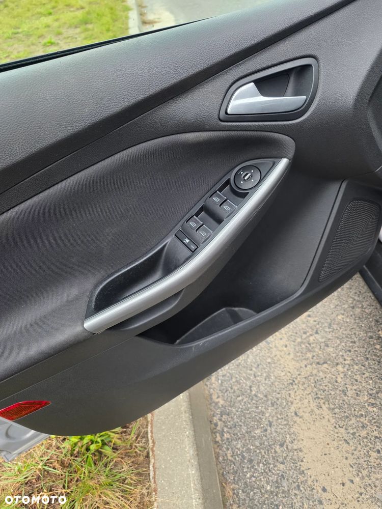Ford Focus 1.6 Trend - 14