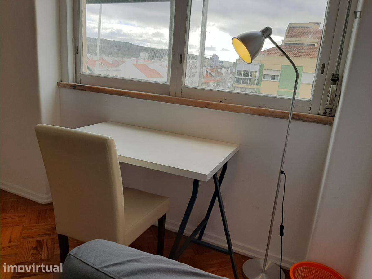 Quarto - localizado em Benfica Lisbon - Grande imagem: 3/10