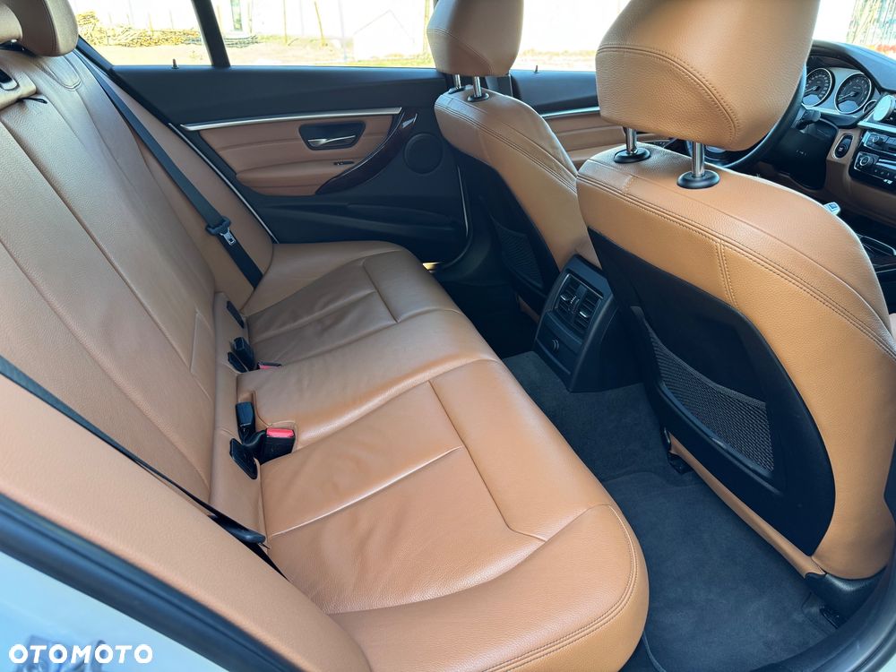 BMW Seria 3 330e iPerformance Luxury Line - 24