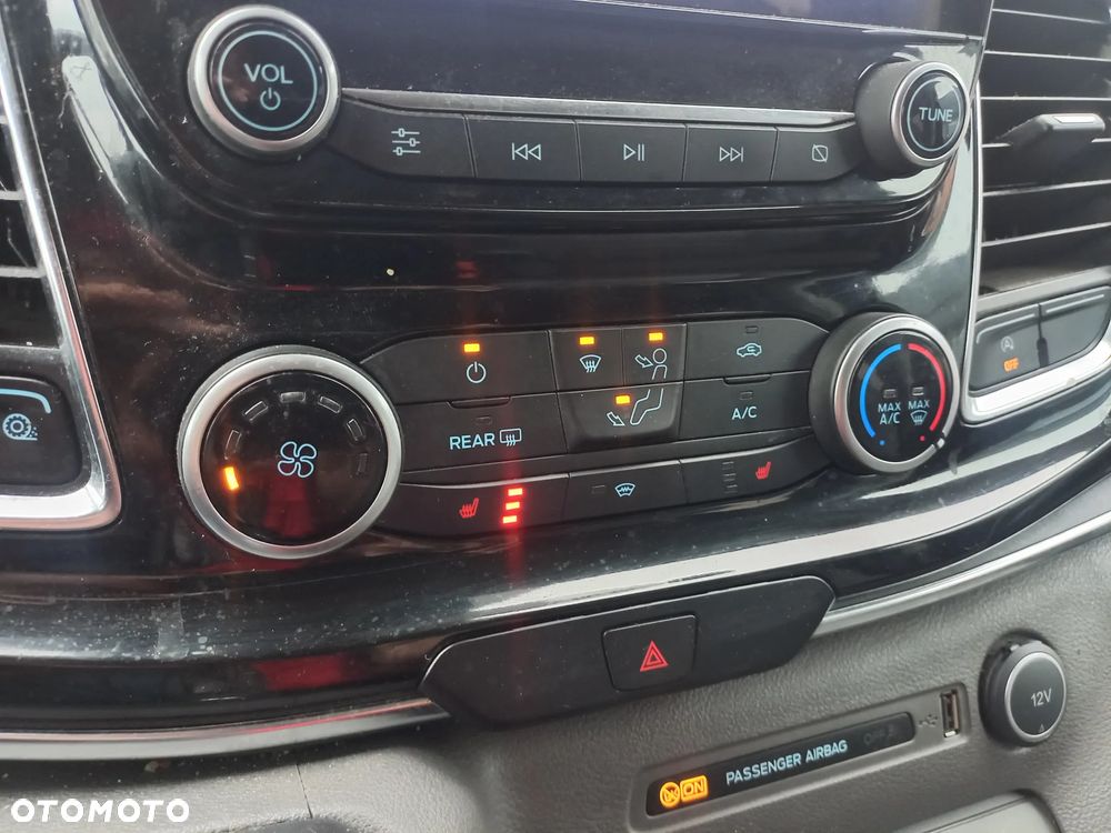 Ford Tourneo Custom - 30