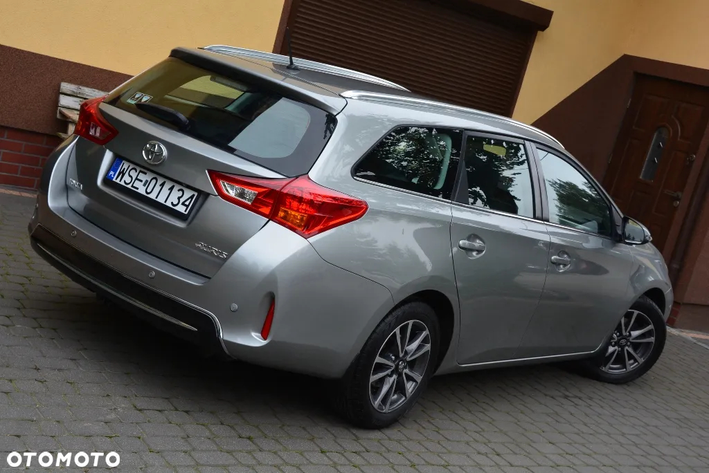 Toyota Auris 1.6 Premium Comfort - 5