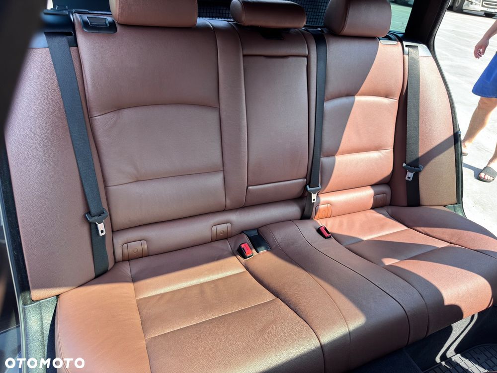 BMW Seria 5 520d - 32