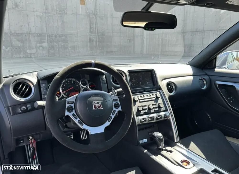 Nissan GT-R - 7