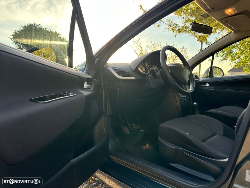 Peugeot 207 1.4 16V Active - 14