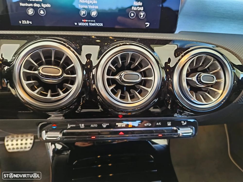 Mercedes-Benz A 250 Limousine e AMG Line - 30