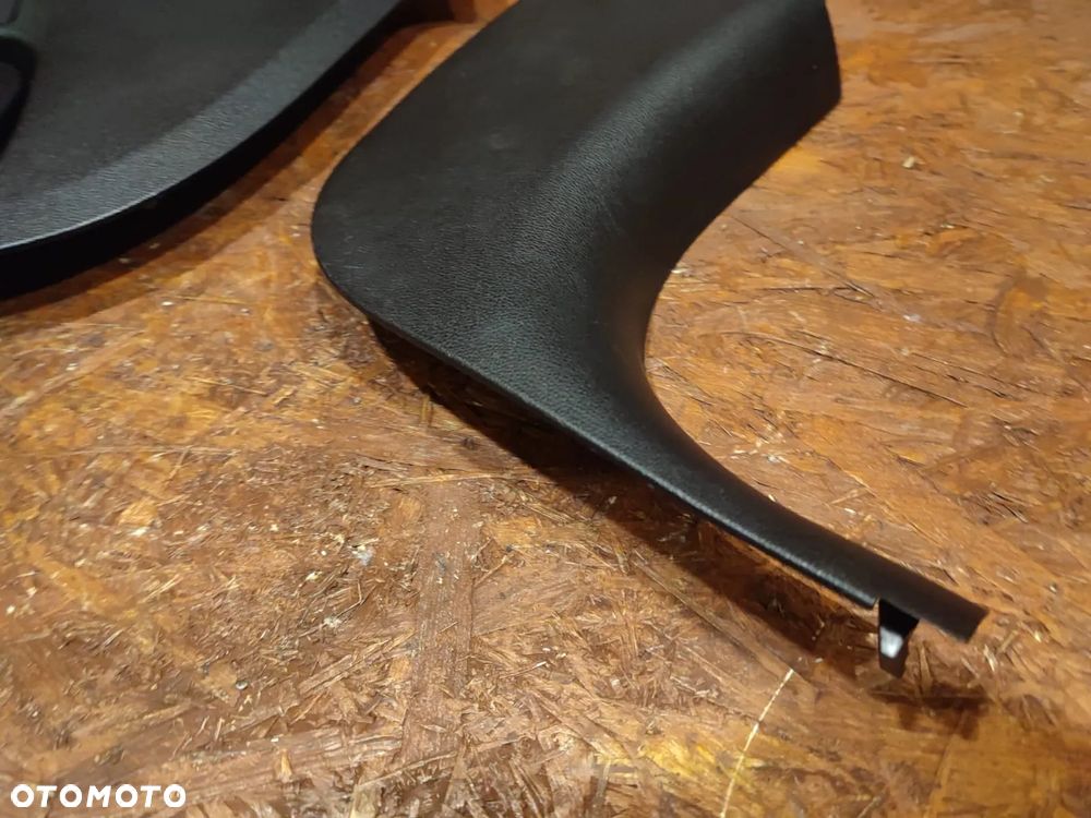 E90/ E91/ E92/ E93 ORYGINALNA TAPICERKA BOCZNA PRZESTRZENI PRZYPODŁOGOWEJ PRAWA/ LEWA O NR.  51 43 7 144 533/ 51 43 7 144 534 TZW. HOKEJ I RĄCZKA OWIERANIA MASKI W BARDZO DOBRYM STANIE. - 3