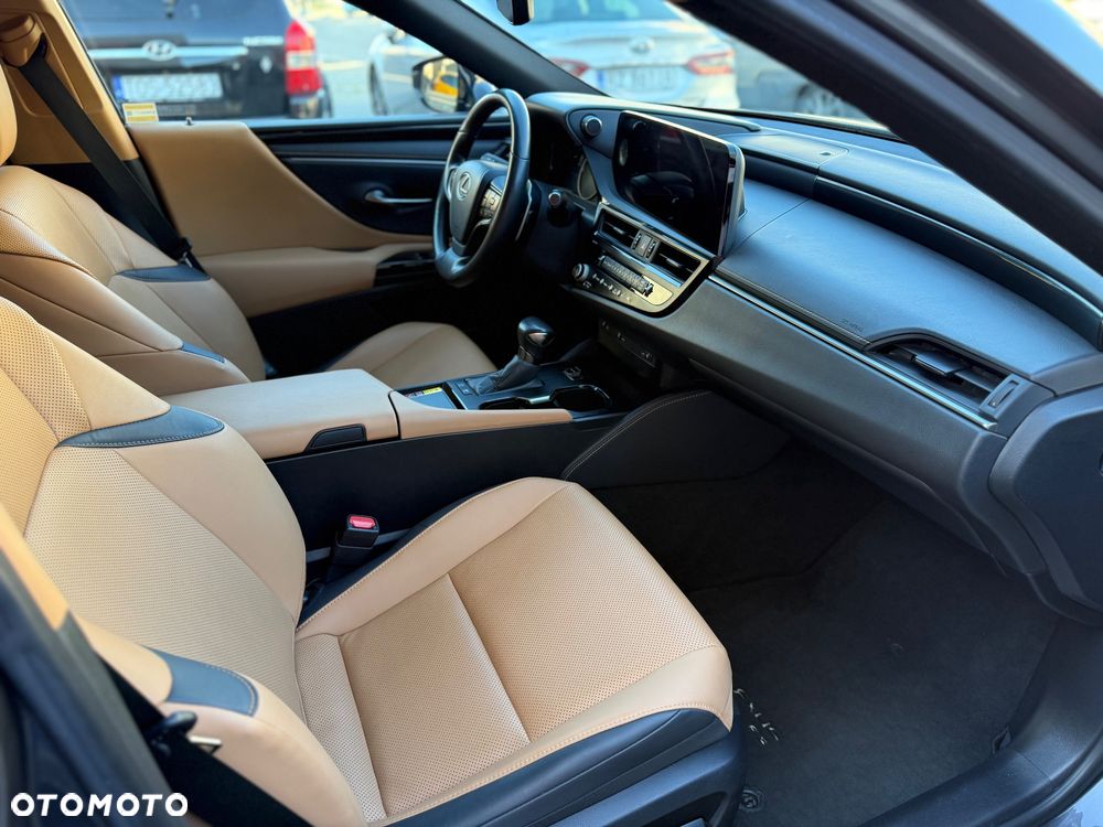 Lexus ES 300h Business Edition - 25