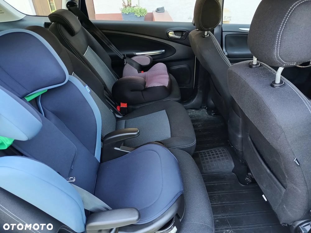 Ford S-Max - 13