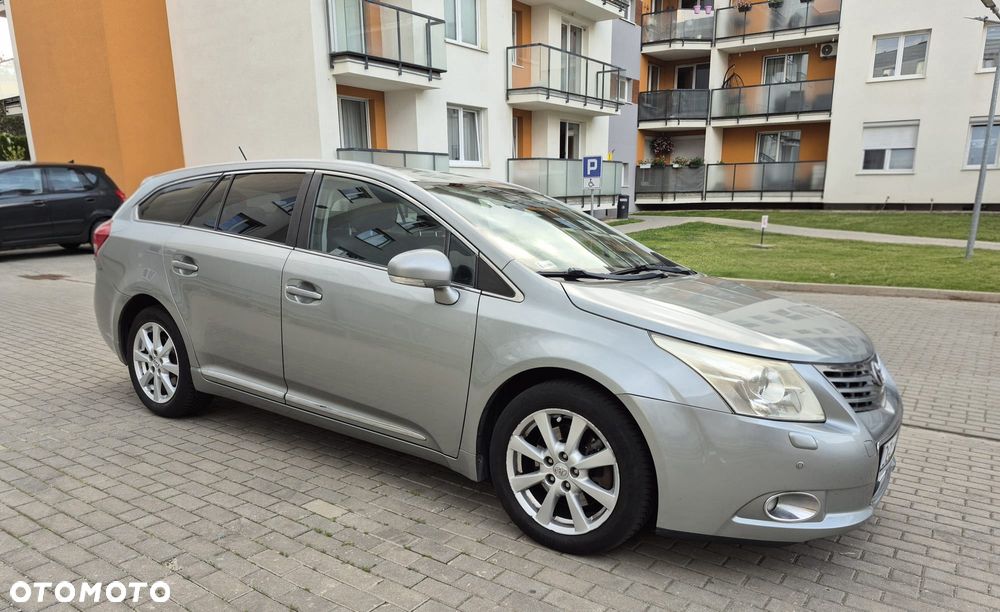 Toyota Avensis 2.2 D-4D Platinium - 1