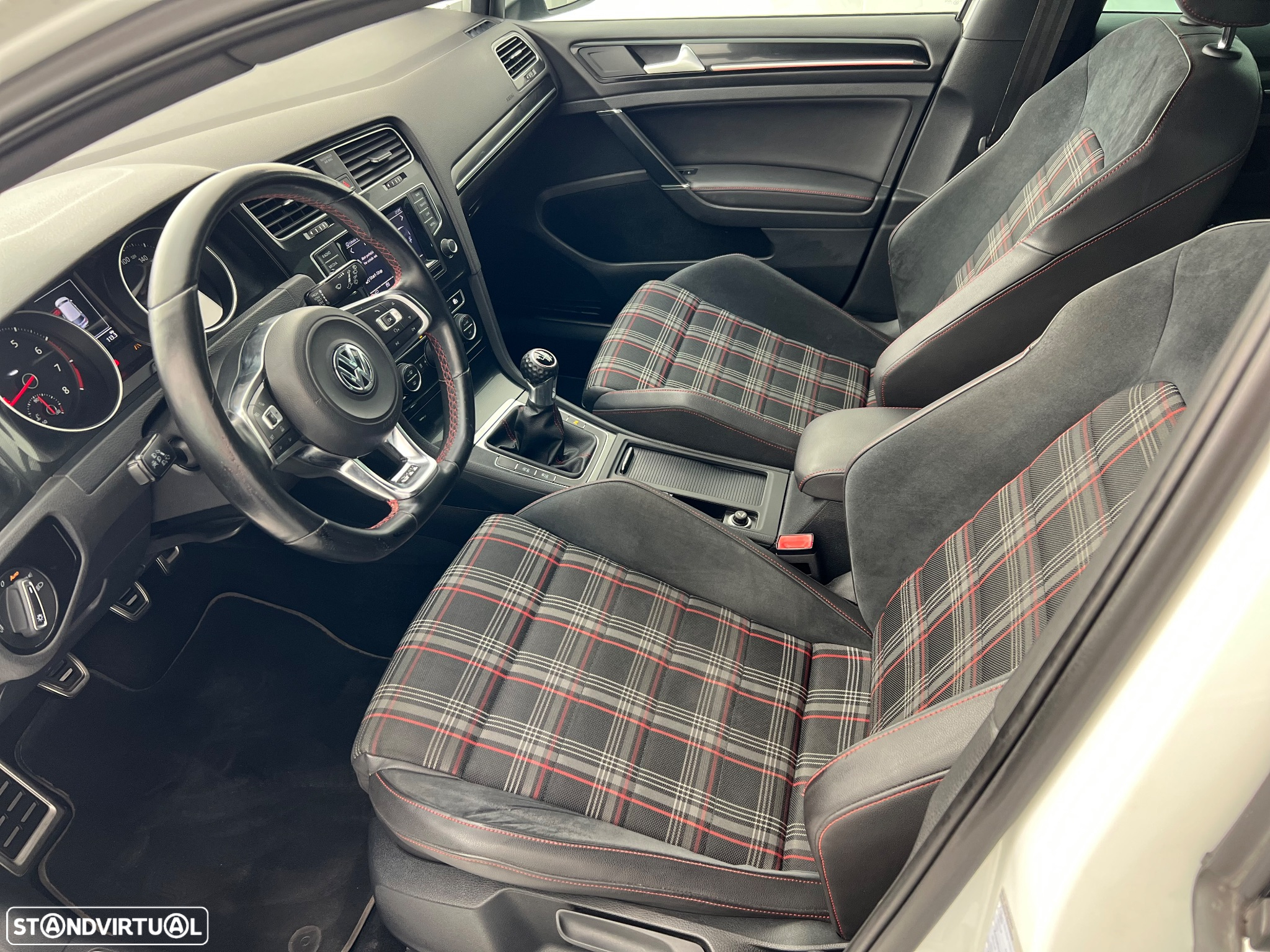 VW Golf 2.0 TSi GTi - 28