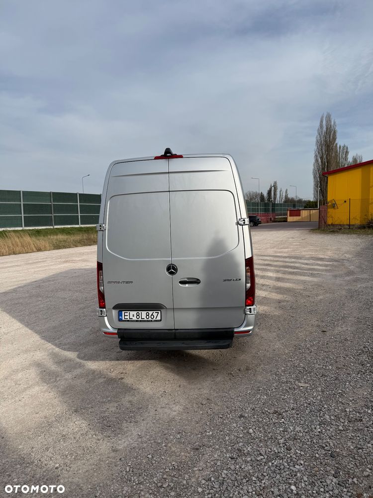 Mercedes-Benz Sprinter - 4