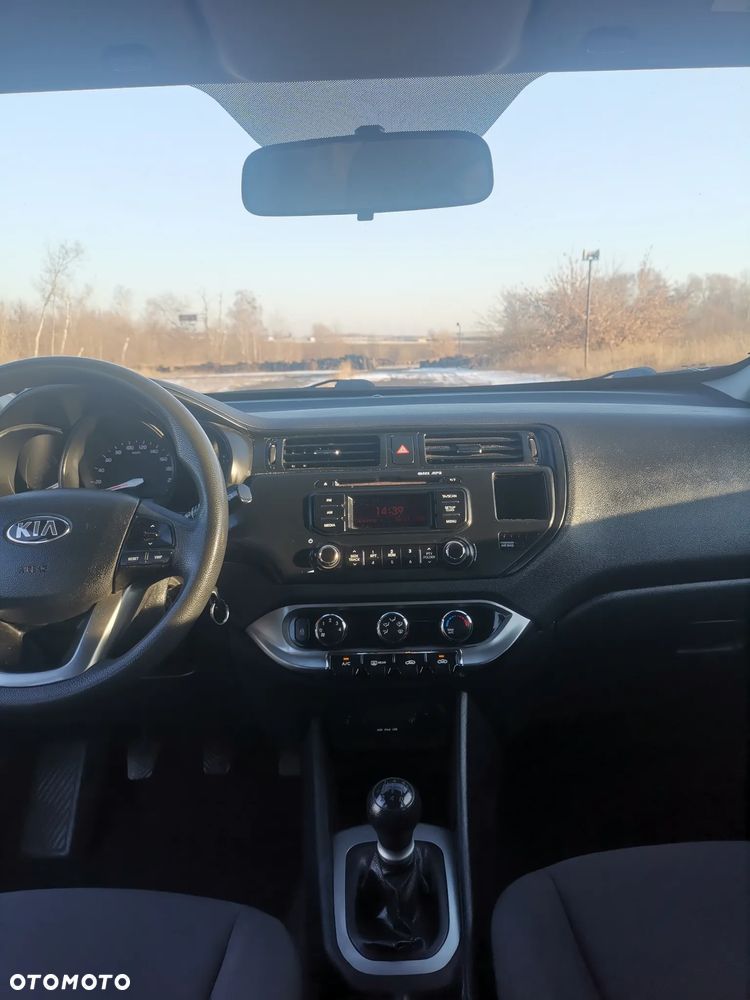 Kia Rio - 8